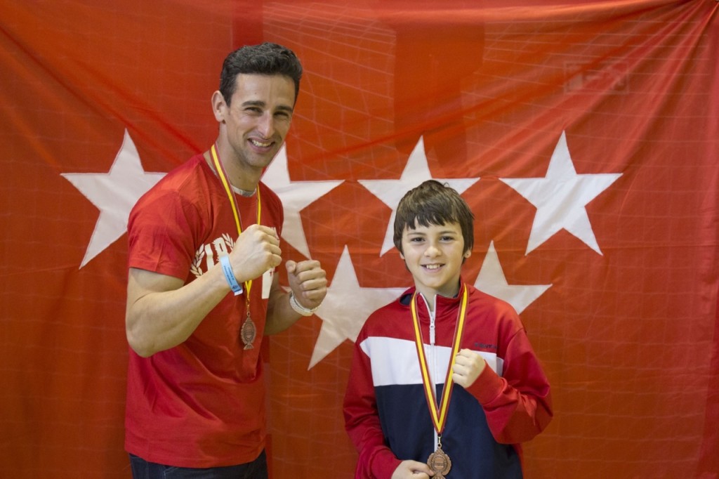 Campeones kickboxing Madrid gimnasio Crossbnoxgym Brunete